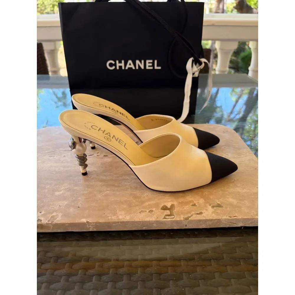 Chanel 2016 Cream Serpent Pearl Mules Sz.38.5 - Picture 4 of 12
